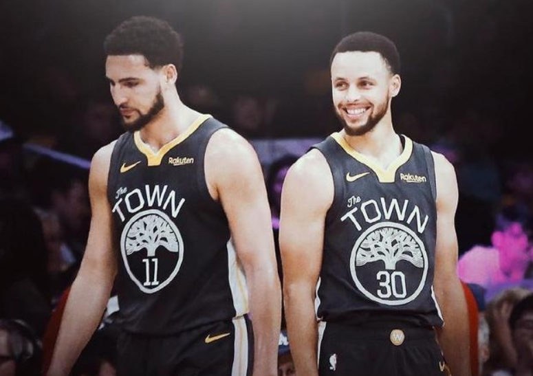 爱游戏体育下载-刷新纪录引爆全场！，费德勒意外战胜中国队比赛高潮迭起