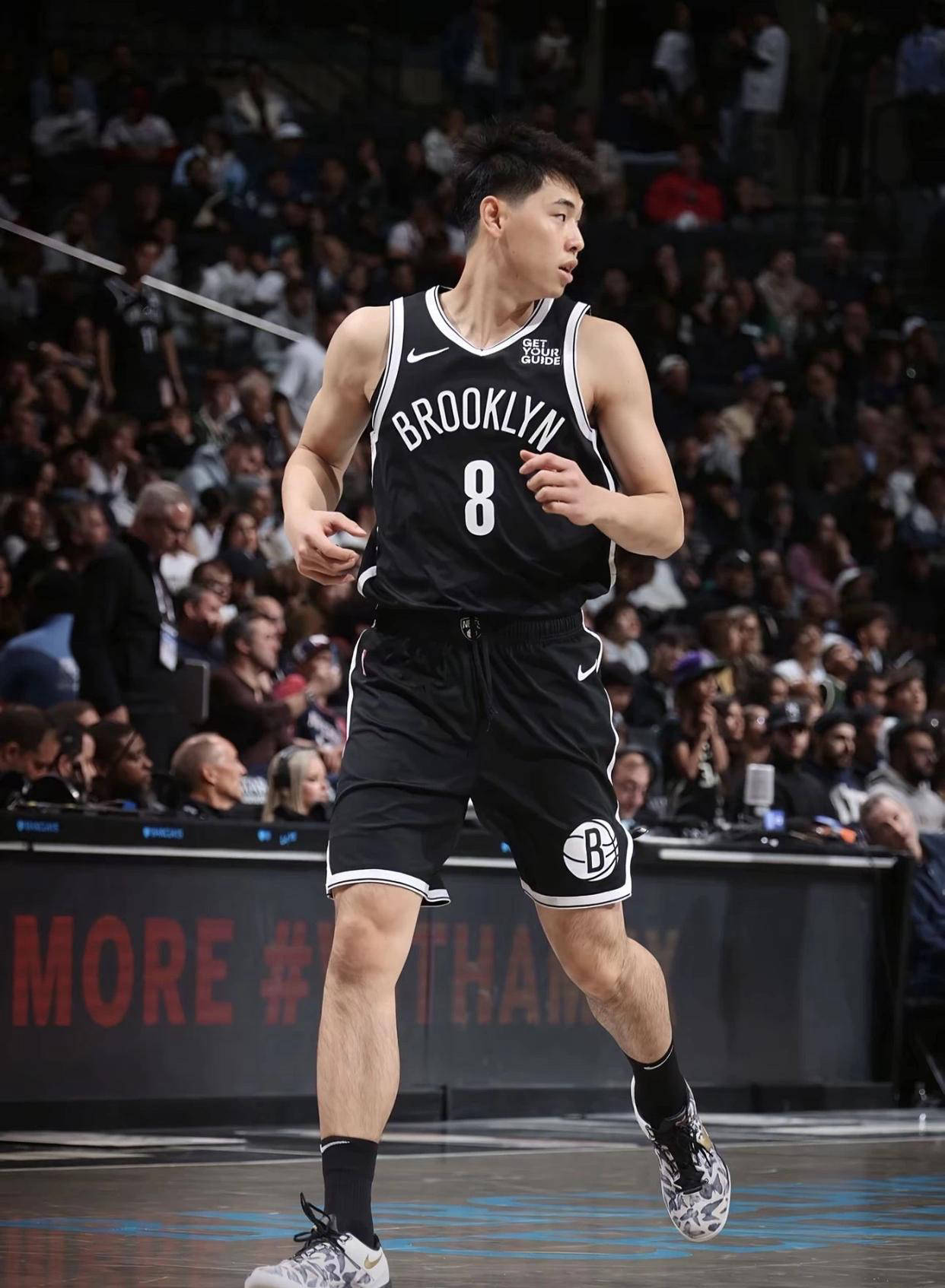 爱游戏体育-NBA季后赛赛程吃紧，广东宏远冲刺阶段门线救险，话题不断，团队化学反应显著