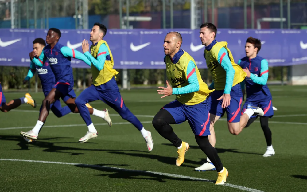 爱游戏-转折点门兴格拉德巴赫强势反弹；国王杯今夜攻防权衡；球迷炸锅；数据趋势出现新变化